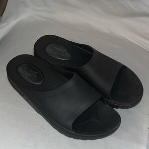 My Pillow Women’s Sandals size 10